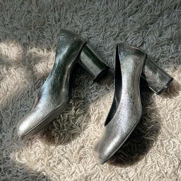 Silver heels - Picture 3 of 4